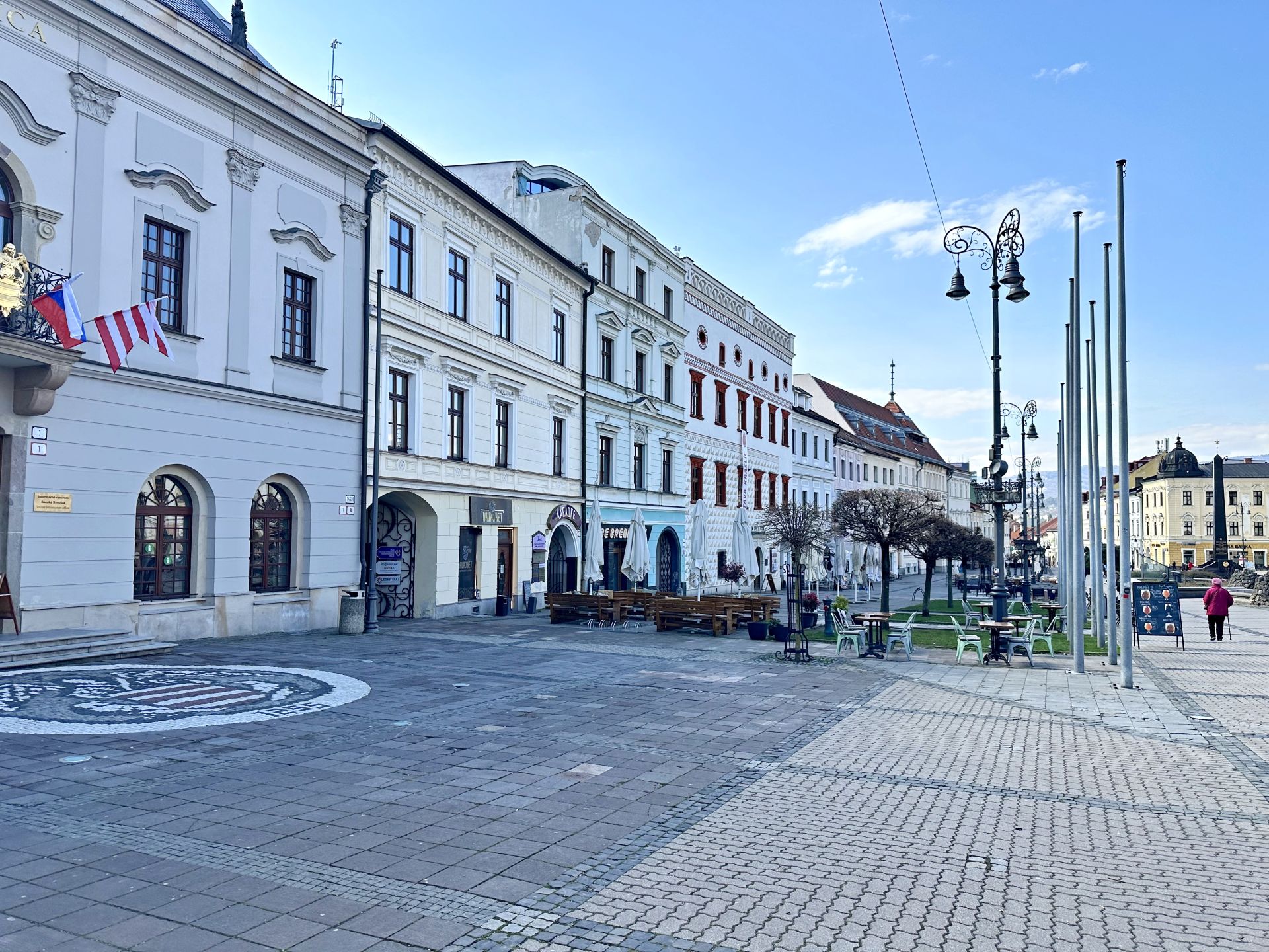 Komerčné priestory s flexibilným využitím na Námestí SNP, centrum Banská Bystrica, výmery už od 14 m2 - 211m2