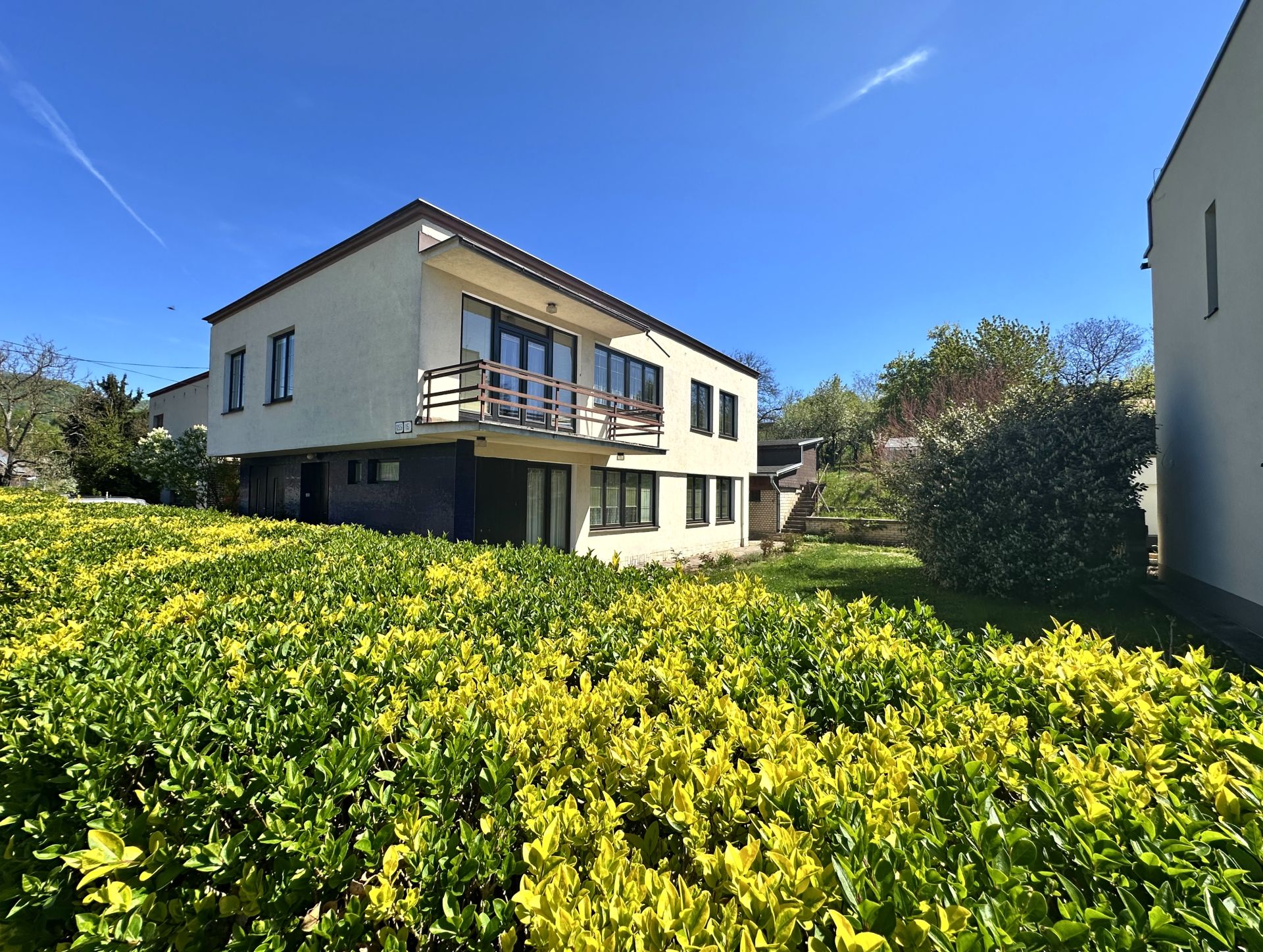 6 - izbový rodinný dom na Karlove s pozemkom 1.285 m2