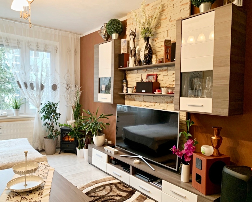 Veľké 3-izbové "Účko" na Javorníckej ulici, 79 m2