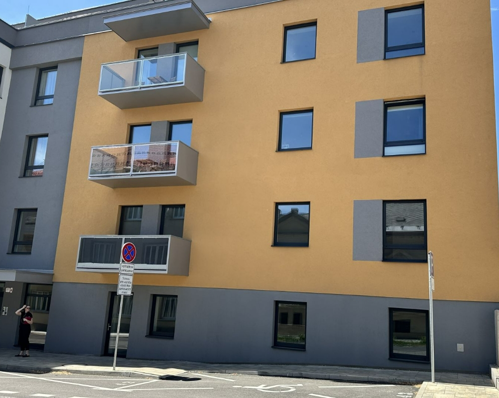 Obchodný priestor prístupný z ulice v centre mesta, novostavba