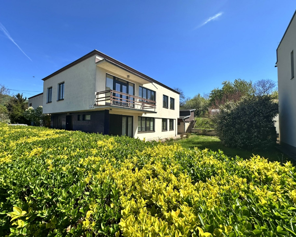 6 - izbový rodinný dom na Karlove s pozemkom 1.285 m2