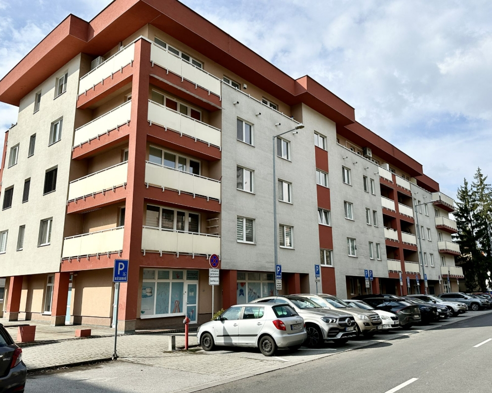 Veľký 1- izbový byt v centre mesta Banská Bystrica, 44 m2